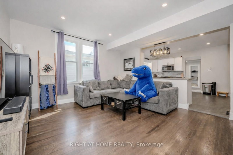 126 Poplar Ave, Halton Hills, L7J 2E2 | Image 2