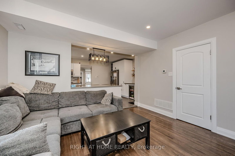 126 Poplar Ave, Halton Hills, L7J 2E2 | Image 3