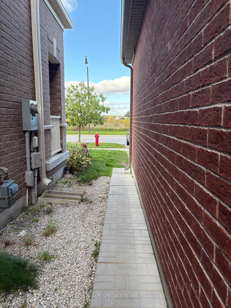 BSMT - 179 Lionhead Golf Club Rd, Brampton, L6Y 6C1 | Image 2