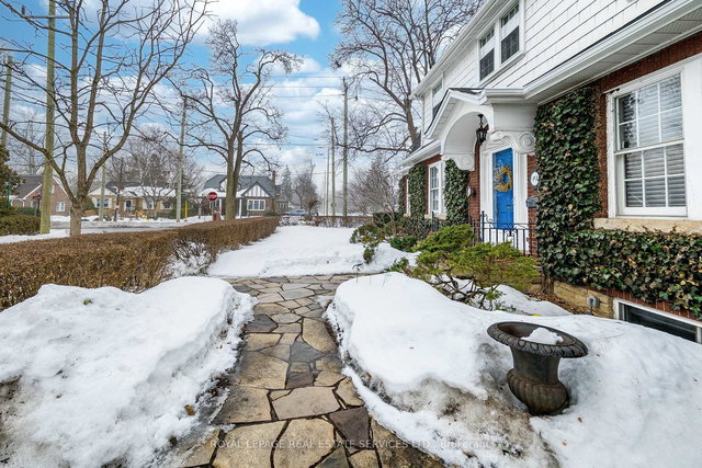 99 Elizabeth Street S