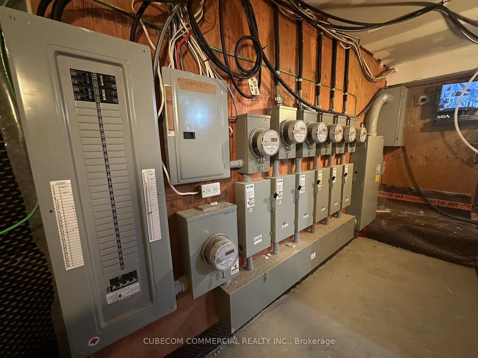 2219 Dundas Street W - Photo 18