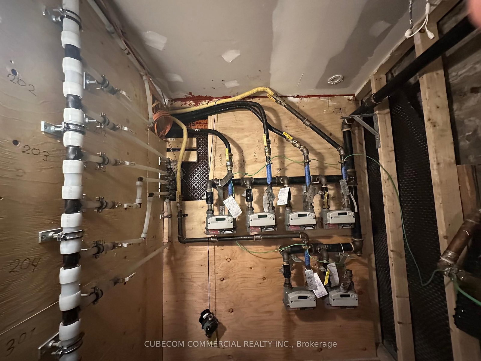 2219 Dundas Street W - Photo 20