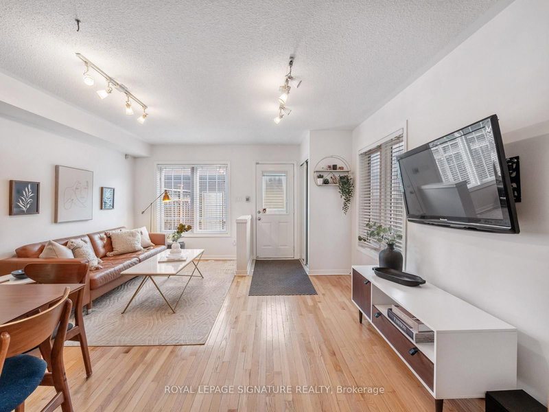 985 Roselawn Ave, Toronto, M6B 4M9 | Image 2