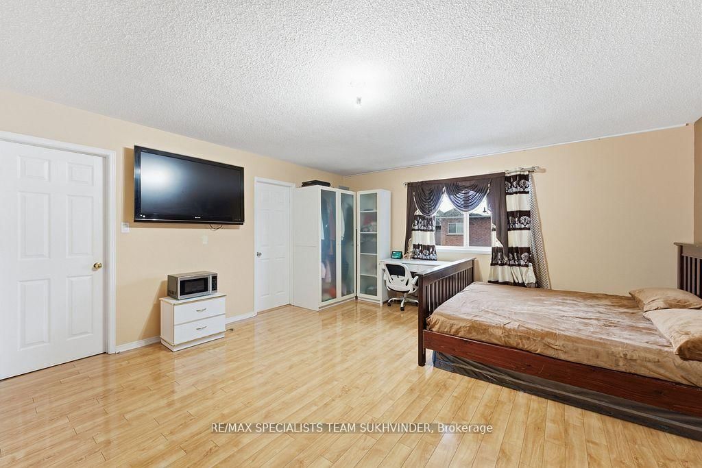 Detached House for sale at 13 El Camino Way, Brampton, Ontario, L7A 3C4 - Fletcher's Meadow - MLS: W12866262