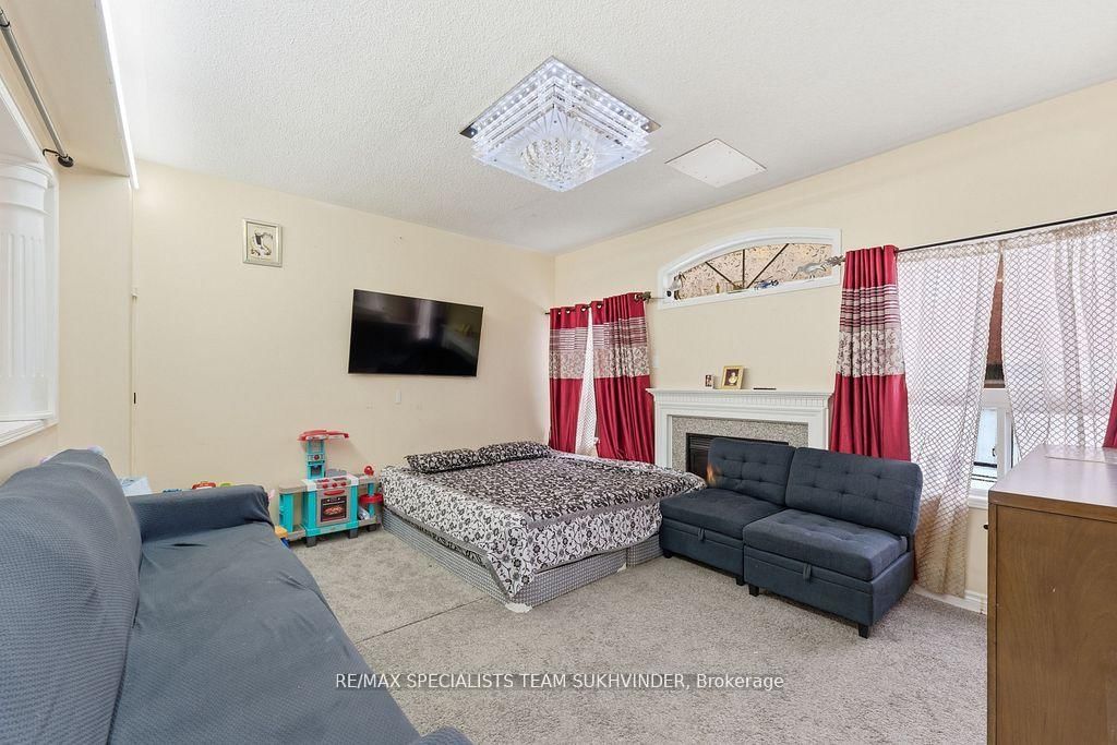 Detached House for sale at 13 El Camino Way, Brampton, Ontario, L7A 3C4 - Fletcher's Meadow - MLS: W12866262