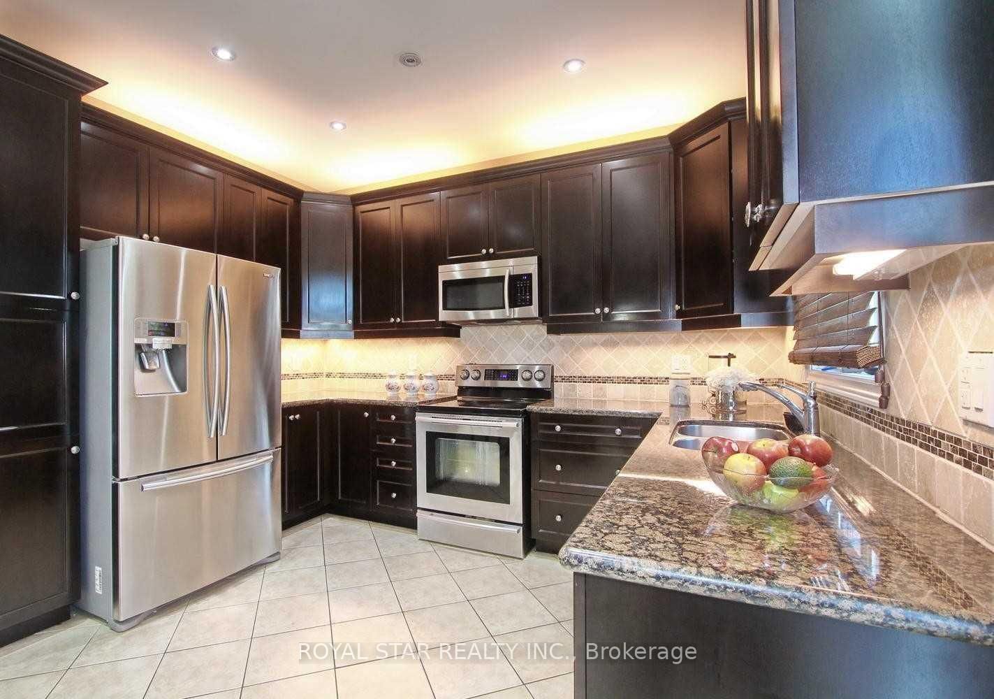 Detached House for sale at 38 Riverglen Street, Brampton, Ontario, L6P 3C1 - Bram East - MLS: W12866340