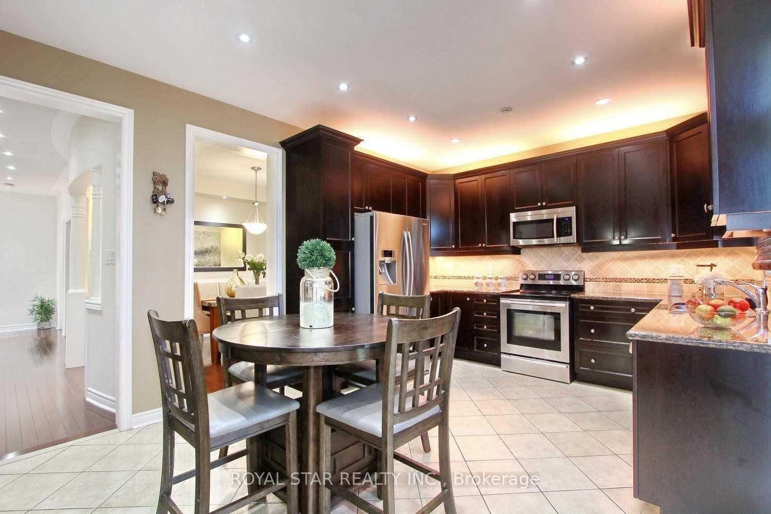 Detached House for sale at 38 Riverglen Street, Brampton, Ontario, L6P 3C1 - Bram East - MLS: W12866340