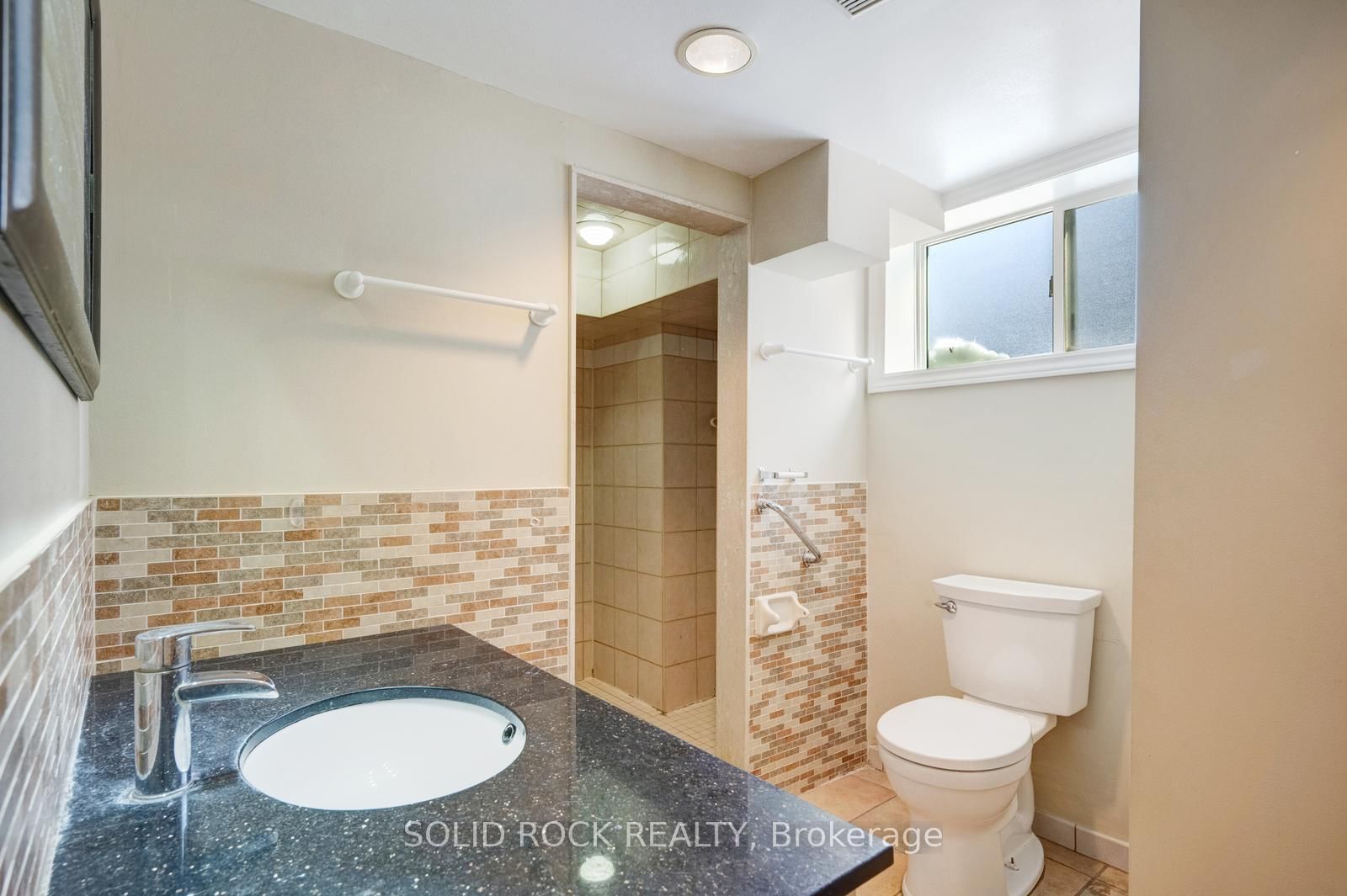 Detached House for sale at 117 Mill Street, Brampton, Ontario, L6Y 1T4 - Downtown Brampton - MLS: W12866482