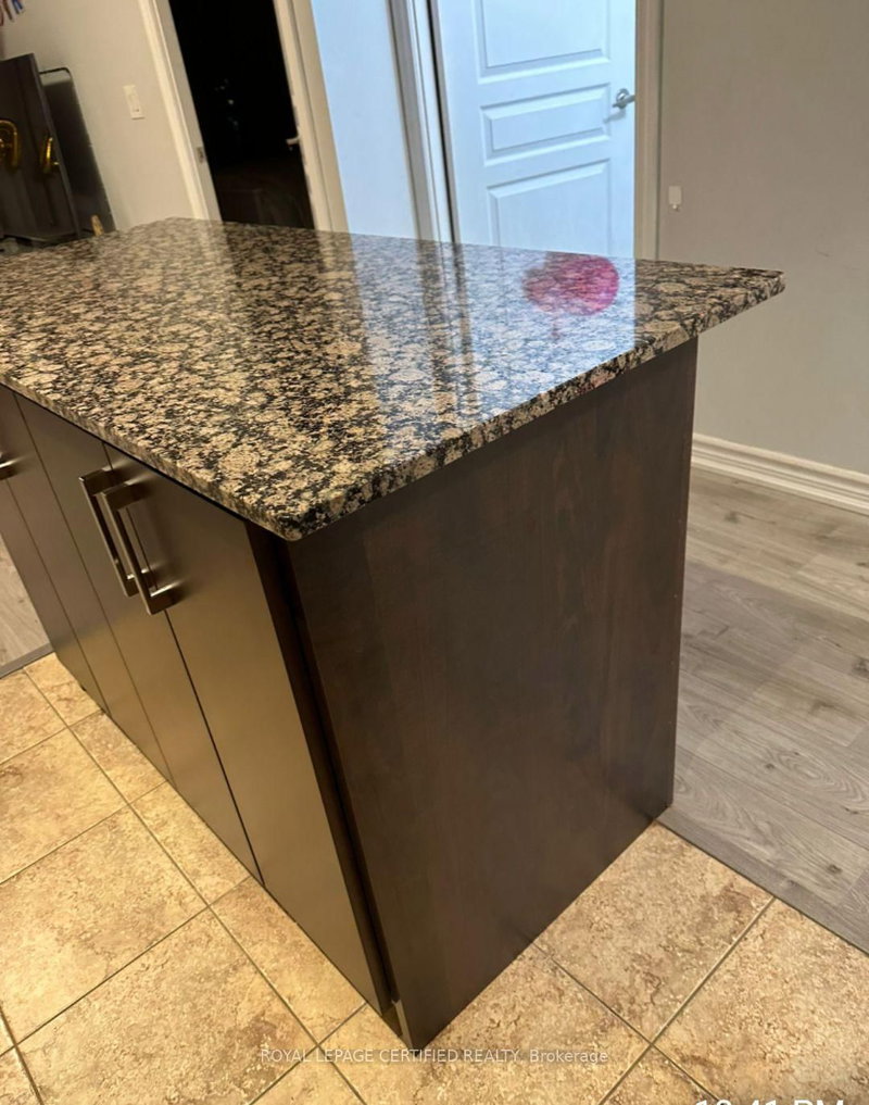 223 Webb Dr Dr, Mississauga, L5B 0E8 | Image 2