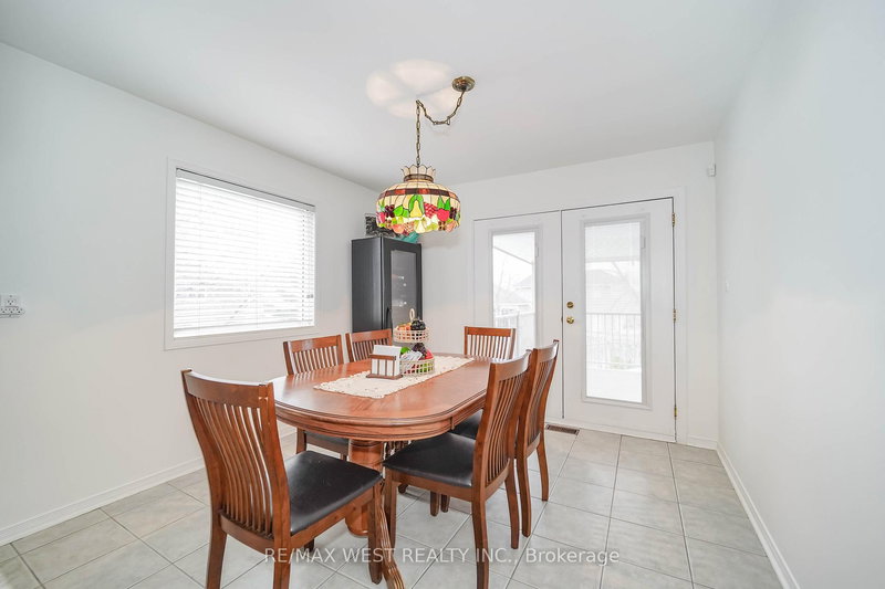 5581 Wheatland Crt, Mississauga, L5V 2E4 | Image 3