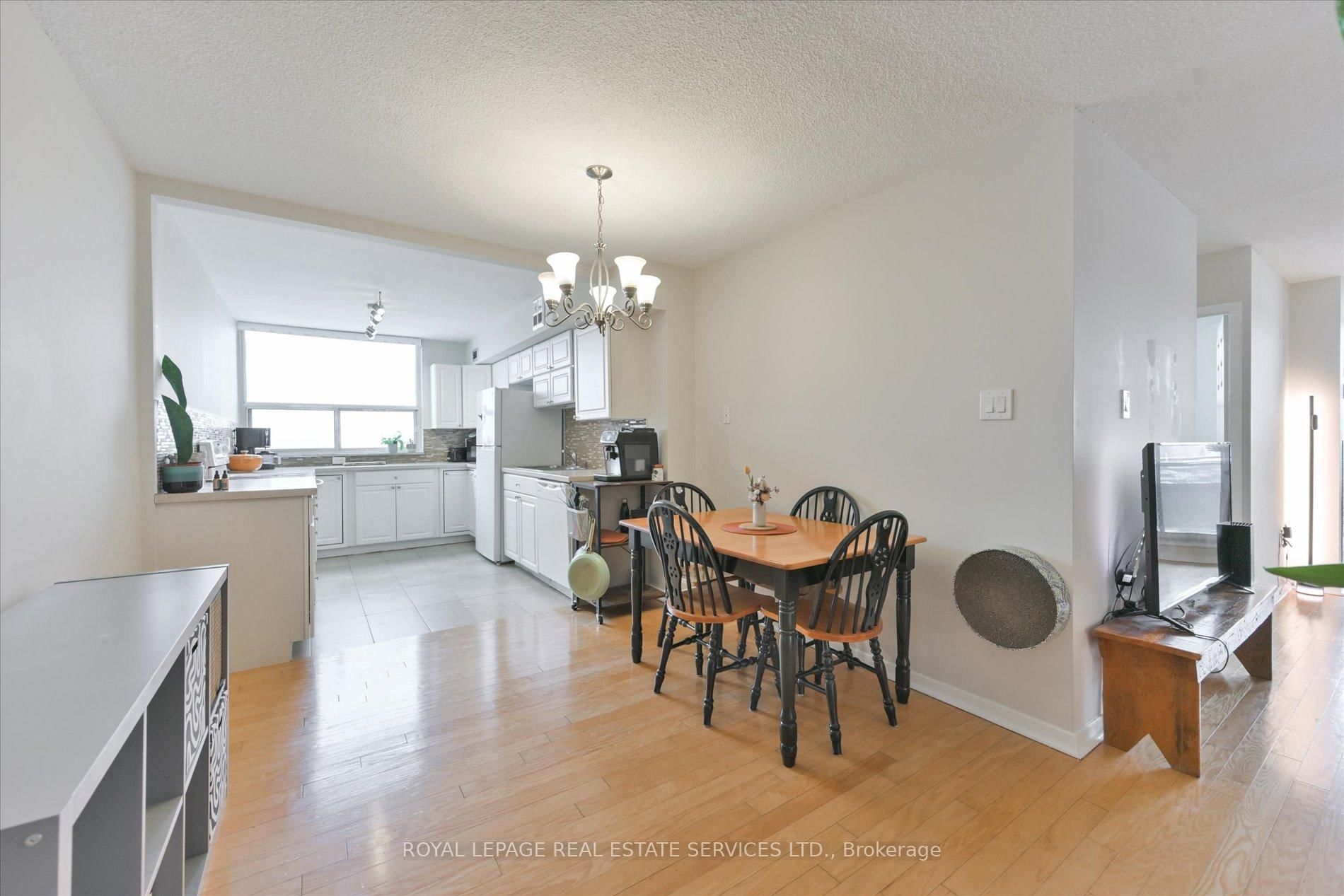 355 Rathburn Road E, Unit 801