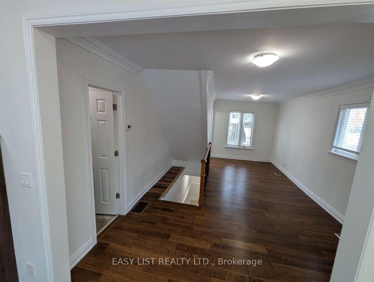 Detached House for sale at 9 Jessie Street, Brampton, Ontario, L6Y 1L3 - Downtown Brampton - MLS: W12867198