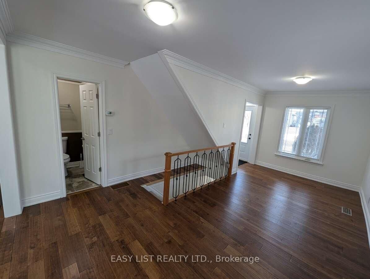 Detached House for sale at 9 Jessie Street, Brampton, Ontario, L6Y 1L3 - Downtown Brampton - MLS: W12867198