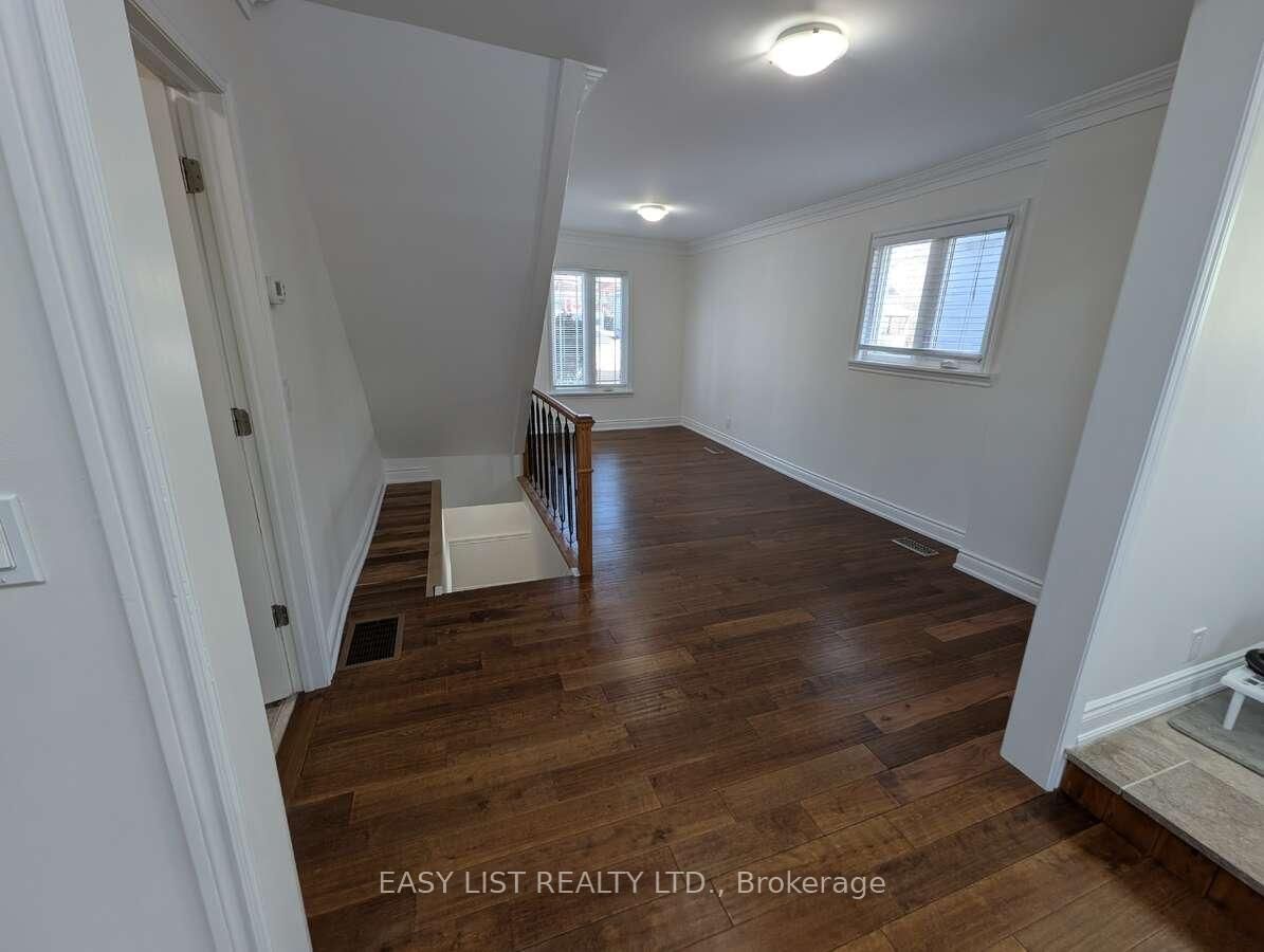 Detached House for sale at 9 Jessie Street, Brampton, Ontario, L6Y 1L3 - Downtown Brampton - MLS: W12867198