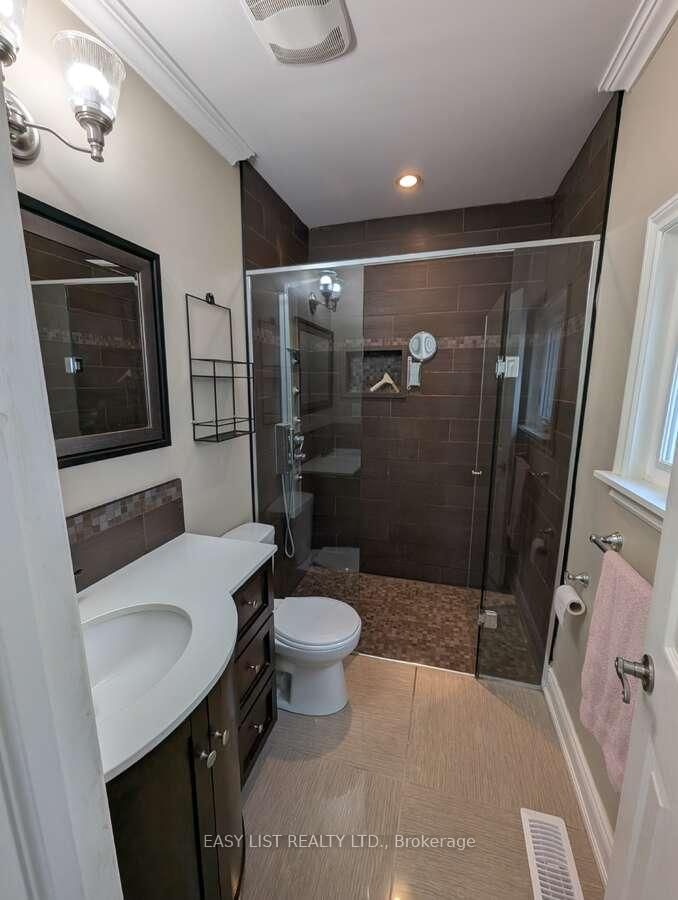 Detached House for sale at 9 Jessie Street, Brampton, Ontario, L6Y 1L3 - Downtown Brampton - MLS: W12867198