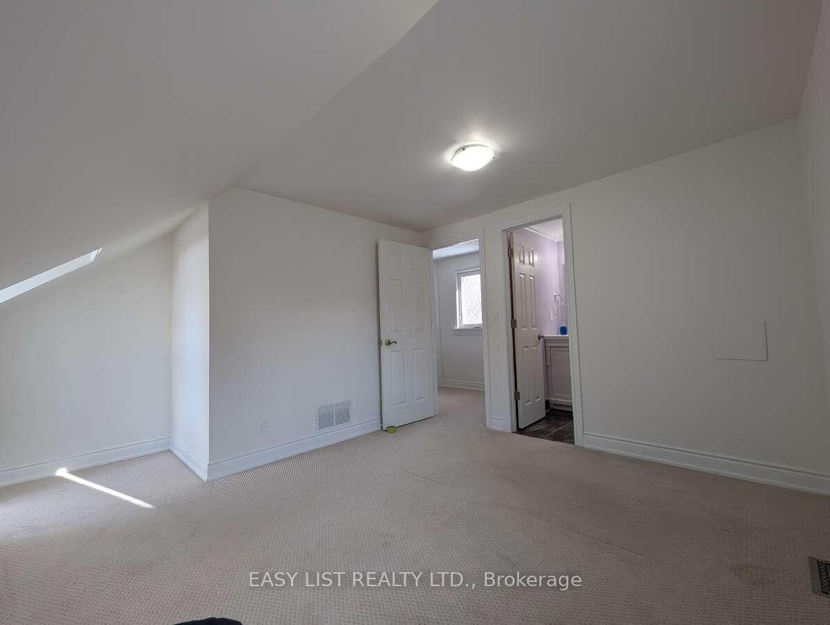 Detached House for sale at 9 Jessie Street, Brampton, Ontario, L6Y 1L3 - Downtown Brampton - MLS: W12867198