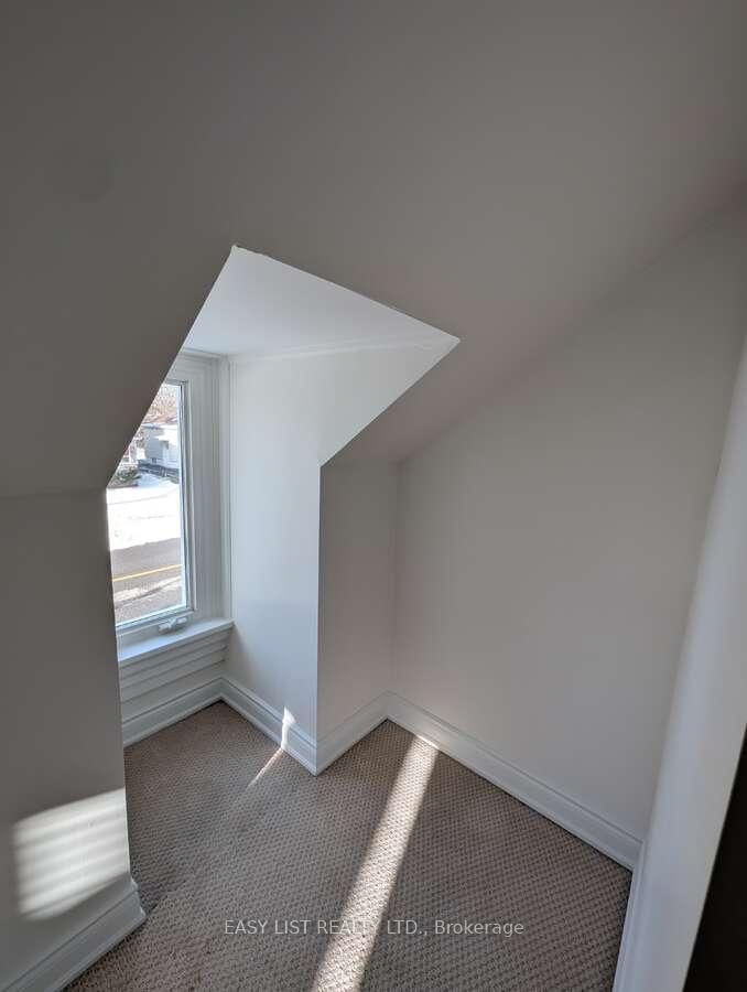 Detached House for sale at 9 Jessie Street, Brampton, Ontario, L6Y 1L3 - Downtown Brampton - MLS: W12867198