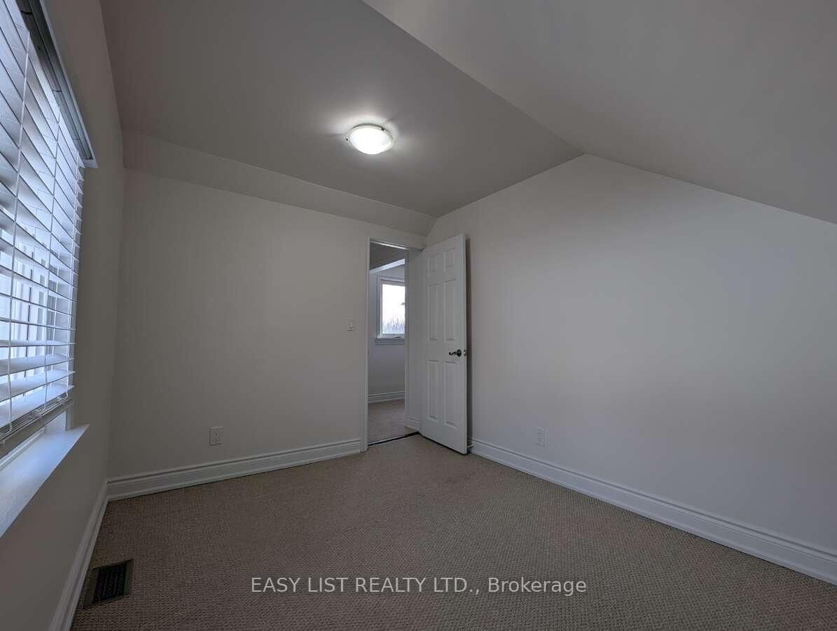 Detached House for sale at 9 Jessie Street, Brampton, Ontario, L6Y 1L3 - Downtown Brampton - MLS: W12867198