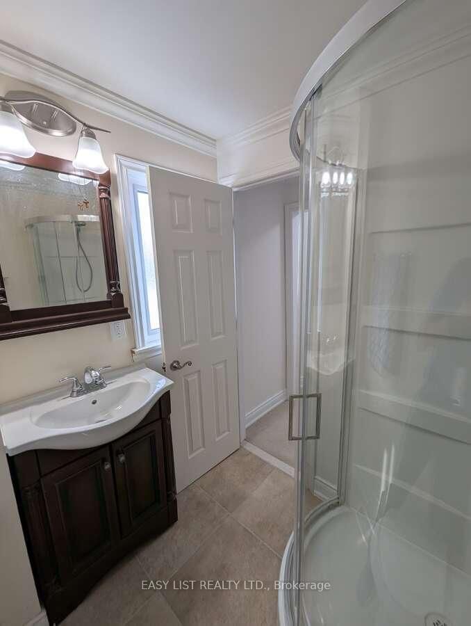 Detached House for sale at 9 Jessie Street, Brampton, Ontario, L6Y 1L3 - Downtown Brampton - MLS: W12867198