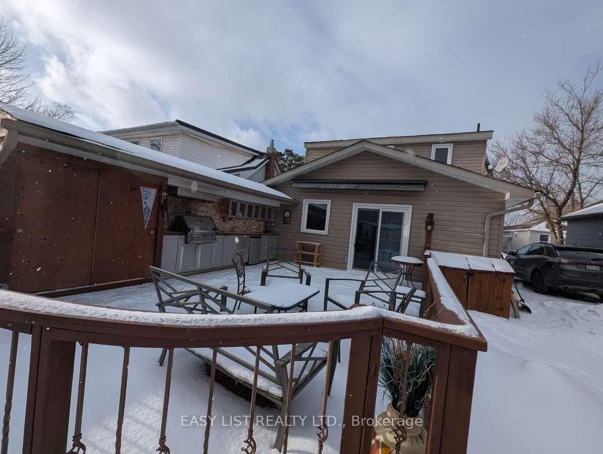 Detached House for sale at 9 Jessie Street, Brampton, Ontario, L6Y 1L3 - Downtown Brampton - MLS: W12867198