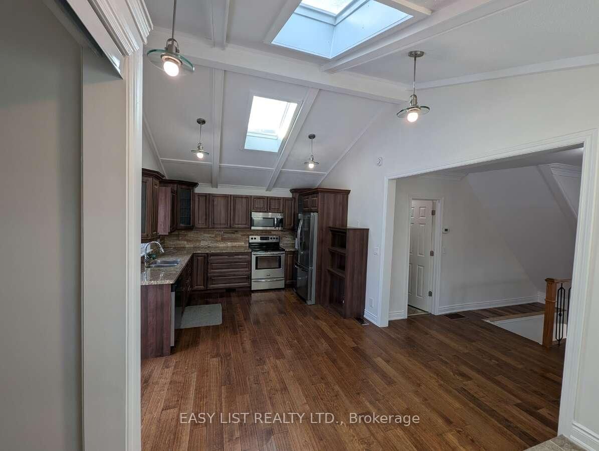 Detached House for sale at 9 Jessie Street, Brampton, Ontario, L6Y 1L3 - Downtown Brampton - MLS: W12867198