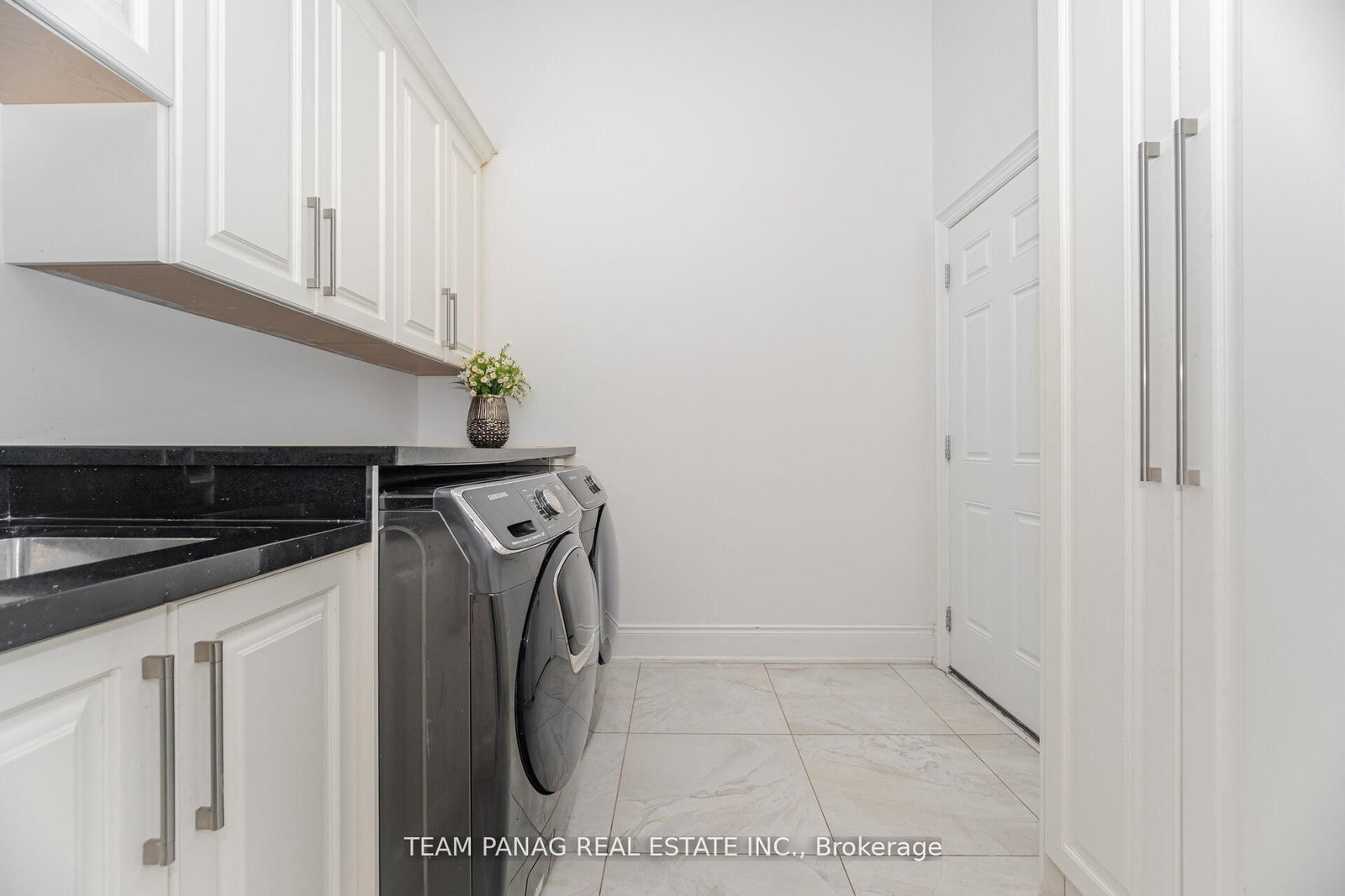 Detached House for sale at 26 Snaresbrook Crescent, Brampton, Ontario, L6P 4G7 - Toronto Gore Rural Estate - MLS: W12867212