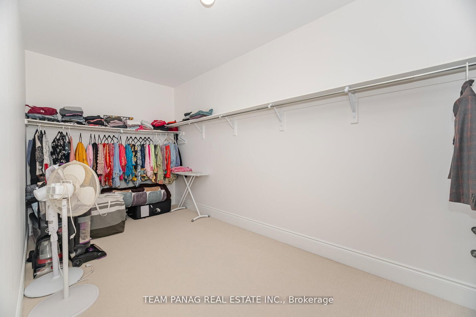 Detached House for sale at 26 Snaresbrook Crescent, Brampton, Ontario, L6P 4G7 - Toronto Gore Rural Estate - MLS: W12867212