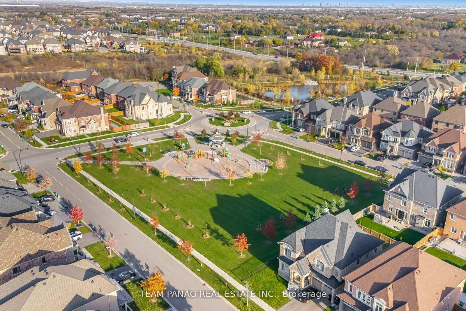 Detached House for sale at 26 Snaresbrook Crescent, Brampton, Ontario, L6P 4G7 - Toronto Gore Rural Estate - MLS: W12867212