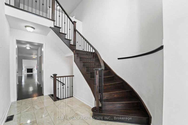 26 Montpelier St, Brampton, L6Y 6A6 | Image 3