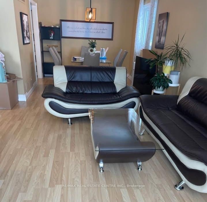 38 Pleasantview Ave, Brampton, L6X 2N1 | Image 3