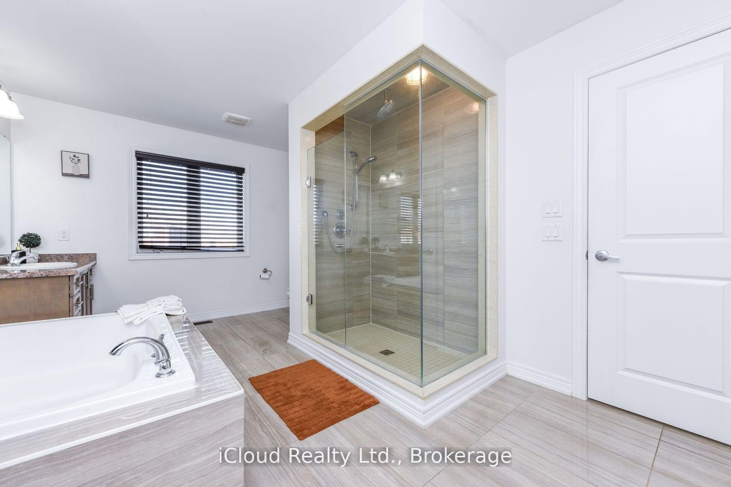 Detached House for sale at 60 Valleyway Drive, Brampton, Ontario, L6X 5G1 - Credit Valley - MLS: W12868244