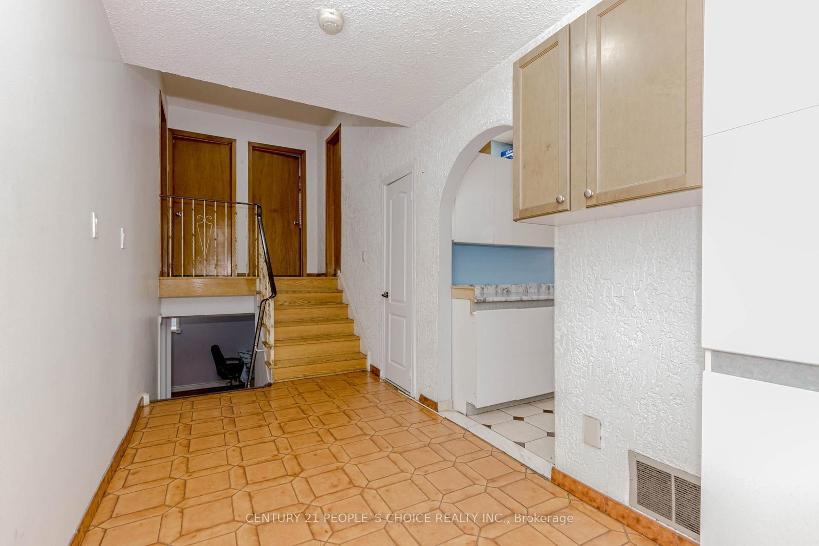 Detached House for sale at 4104 Brandon Gate, Mississauga, Ontario, L4T 3P2 - Malton - MLS: W12868406