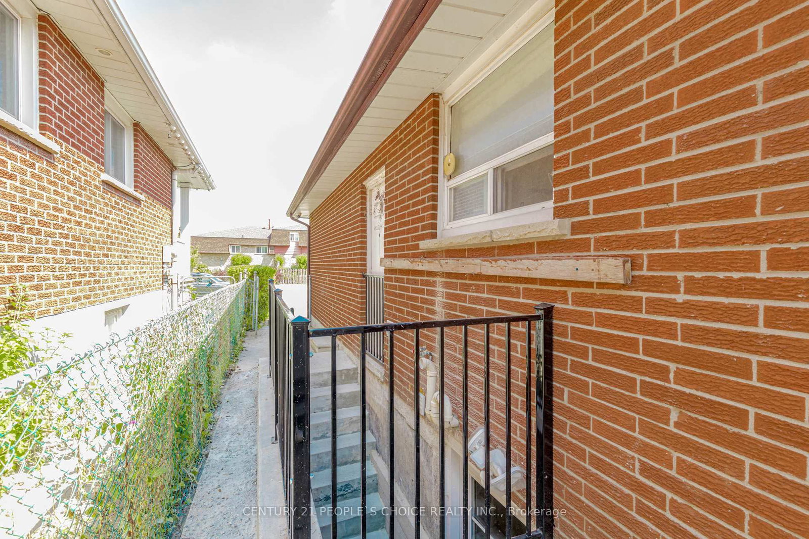 Detached House for sale at 4104 Brandon Gate, Mississauga, Ontario, L4T 3P2 - Malton - MLS: W12868406