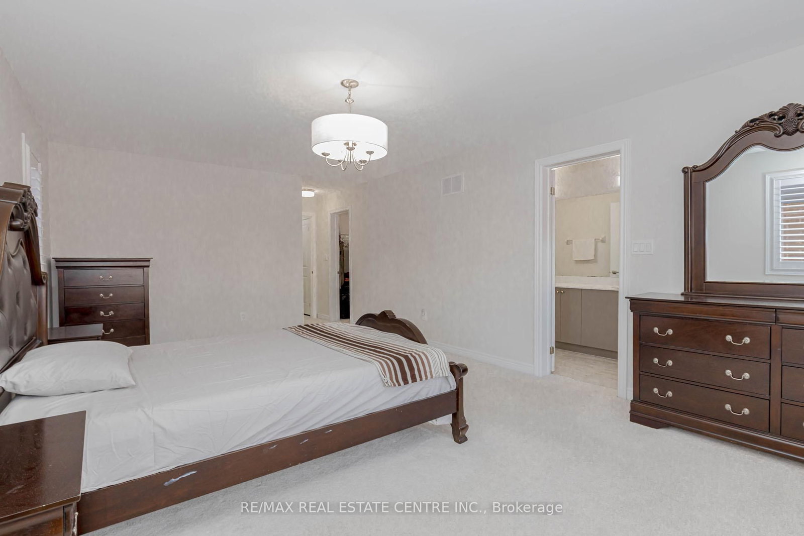 Semi-Detached House for sale at 1335 Farmstead Drive, Milton, Ontario, L9E 1K9 - Ford - MLS: W12868728