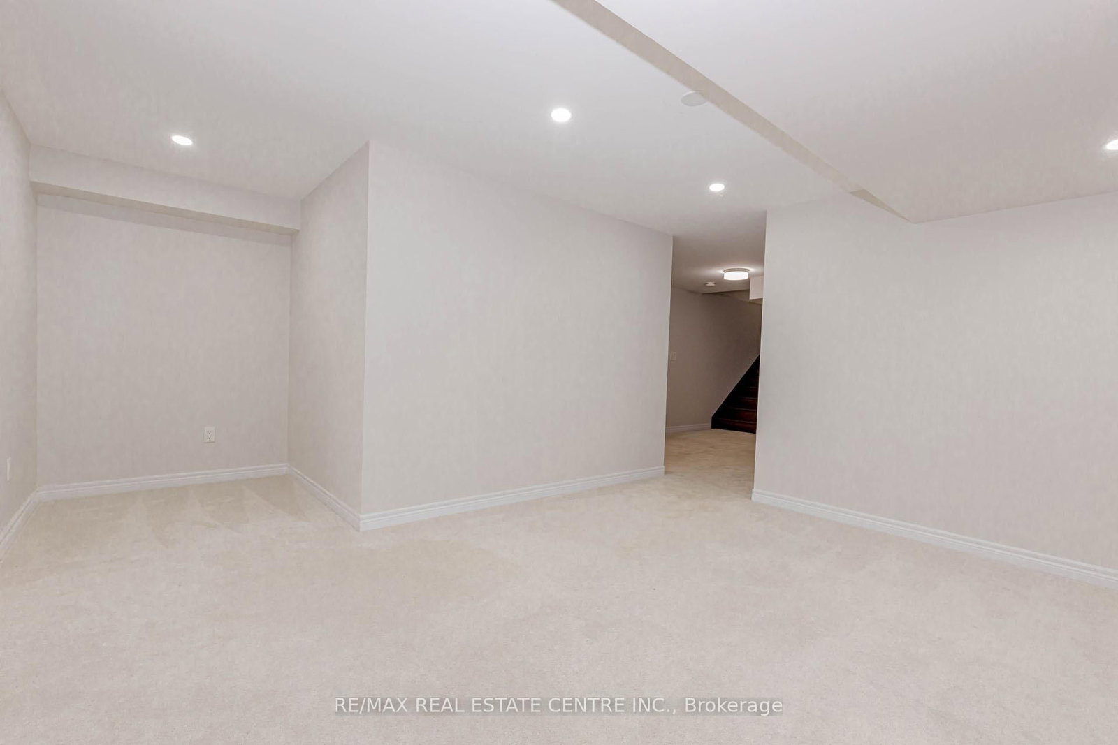 Semi-Detached House for sale at 1335 Farmstead Drive, Milton, Ontario, L9E 1K9 - Ford - MLS: W12868728