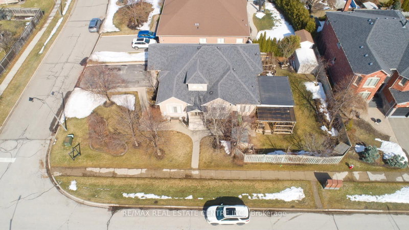1 Kirkwood Cres, Caledon, L7C 1A5 | Image 2