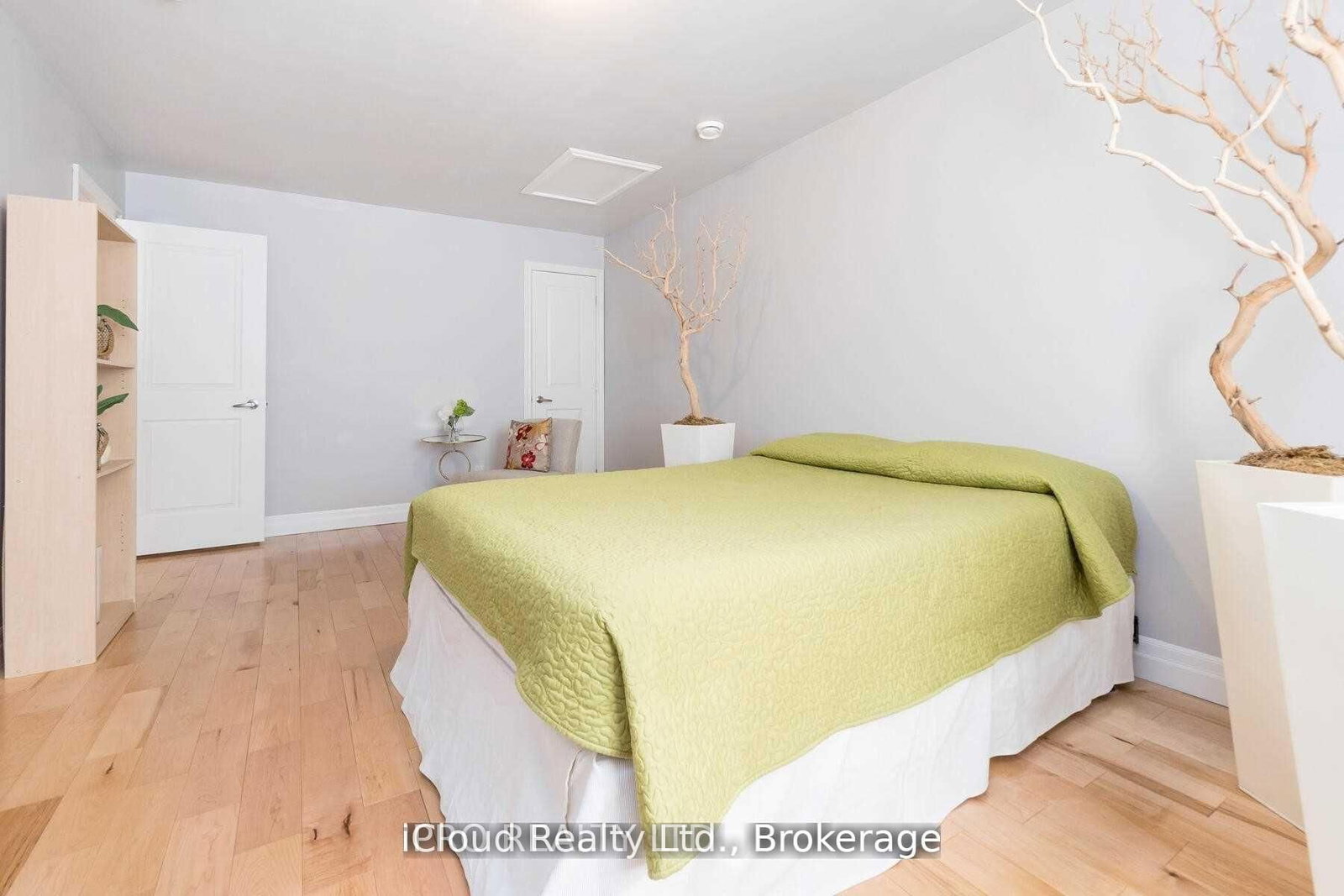 Detached House for sale at 18 Sunset Boulevard, Brampton, Ontario, L6X 1W8 - Brampton West - MLS: W12868942