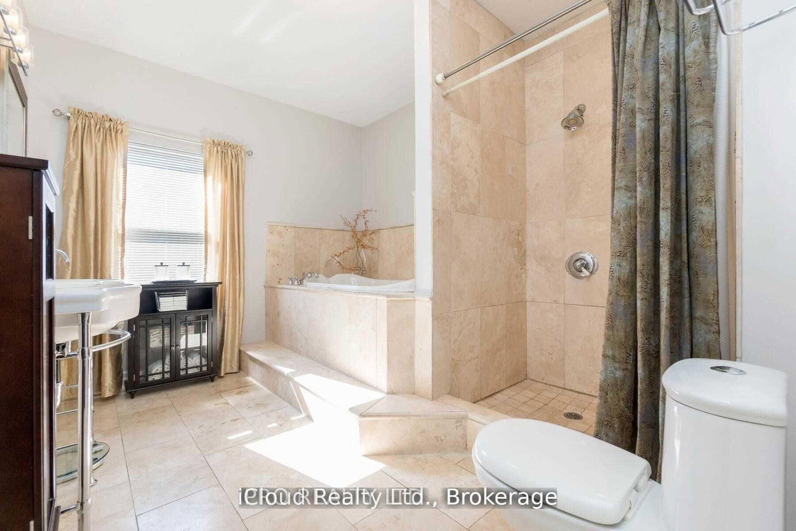 Detached House for sale at 18 Sunset Boulevard, Brampton, Ontario, L6X 1W8 - Brampton West - MLS: W12868942