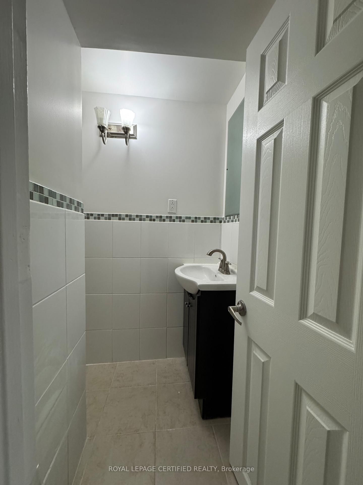 Detached House for lease at Lower-3574 Italia Crescent, Mississauga, Ontario, L5B 3T5 - Fairview - MLS: W12869336