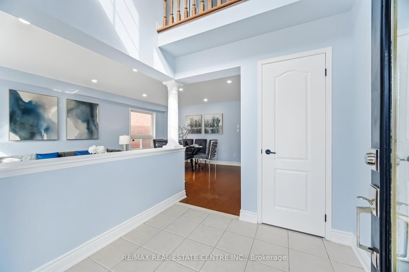 15 Heatherdale Dr, Brampton, L7A 2H6 | Image 3