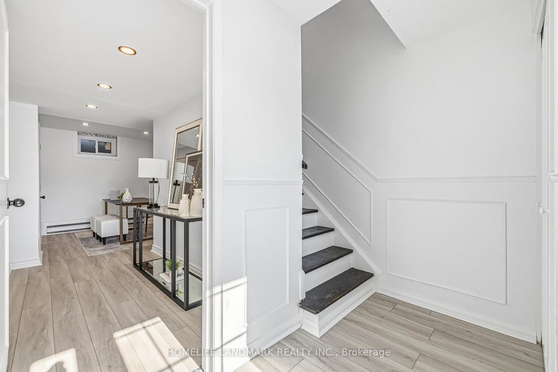 9 - 1270 Gainsborough Dr, Oakville, L6H 2L2 | Image 3