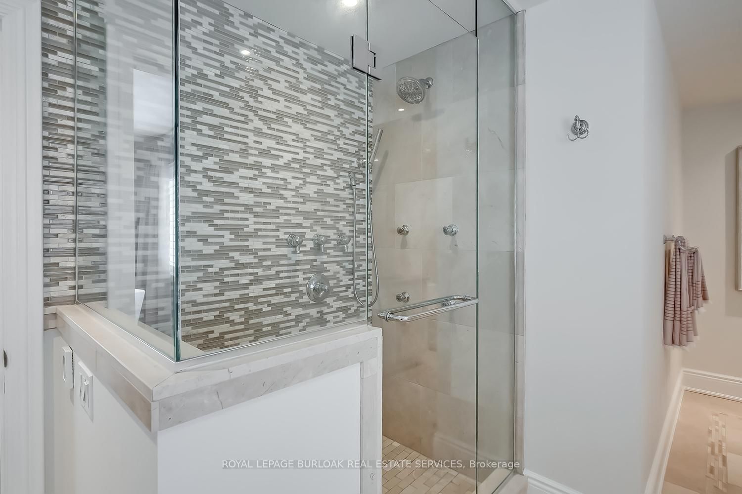 Detached House for sale at 234 Brookfield Avenue, Burlington, Ontario, L7N 1T8 - Roseland - MLS: W12870940