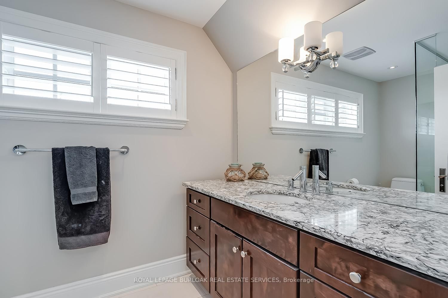 Detached House for sale at 234 Brookfield Avenue, Burlington, Ontario, L7N 1T8 - Roseland - MLS: W12870940