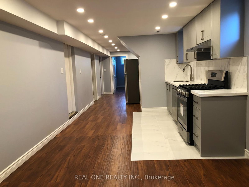 Lower - 1161 Shadeland Dr, Mississauga, L5C 1P2 | Image 2