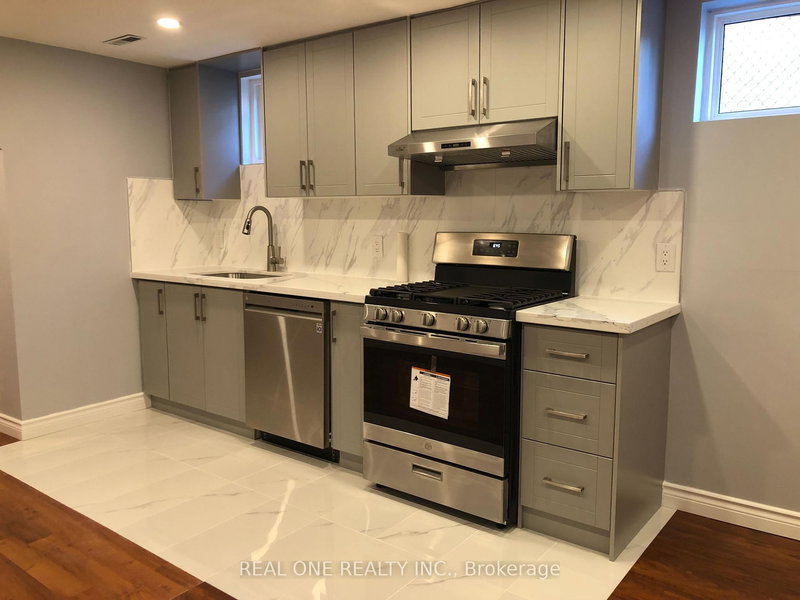 Lower - 1161 Shadeland Dr, Mississauga, L5C 1P2 | Image 3