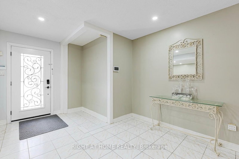 3391 Cajun Cres, Mississauga, L5L 5T8 | Image 2