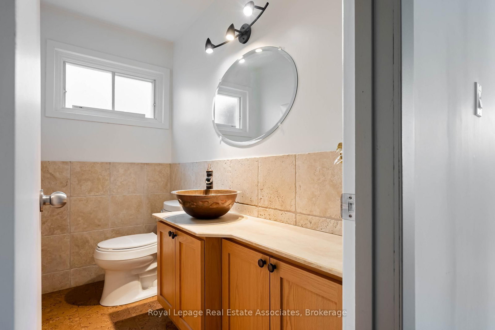 Detached House for sale at 8 Ann Street, Halton Hills, Ontario, L7G 2V2 - Georgetown - MLS: W12871886