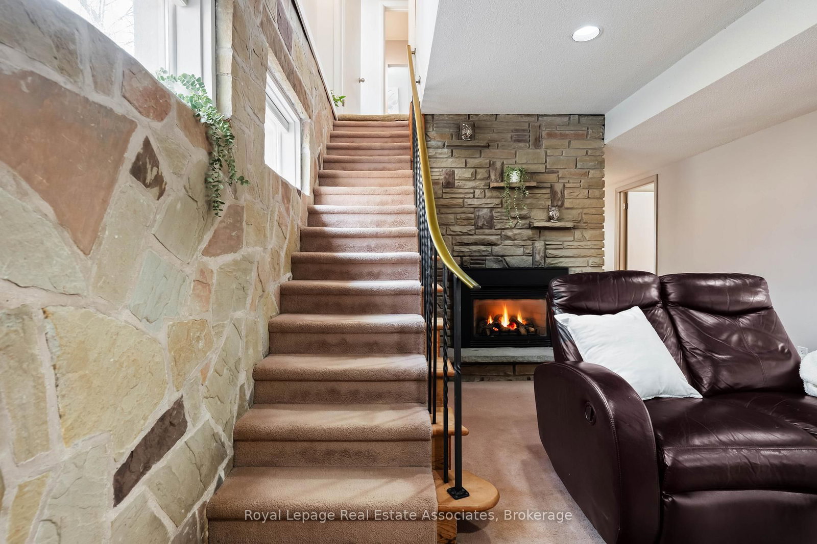 Detached House for sale at 8 Ann Street, Halton Hills, Ontario, L7G 2V2 - Georgetown - MLS: W12871886