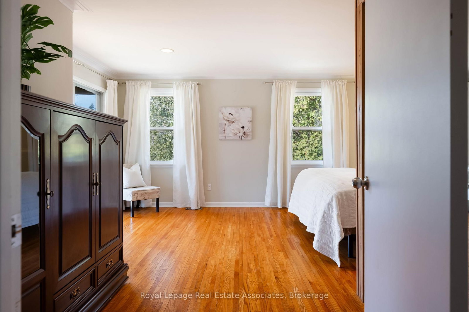 Detached House for sale at 8 Ann Street, Halton Hills, Ontario, L7G 2V2 - Georgetown - MLS: W12871886