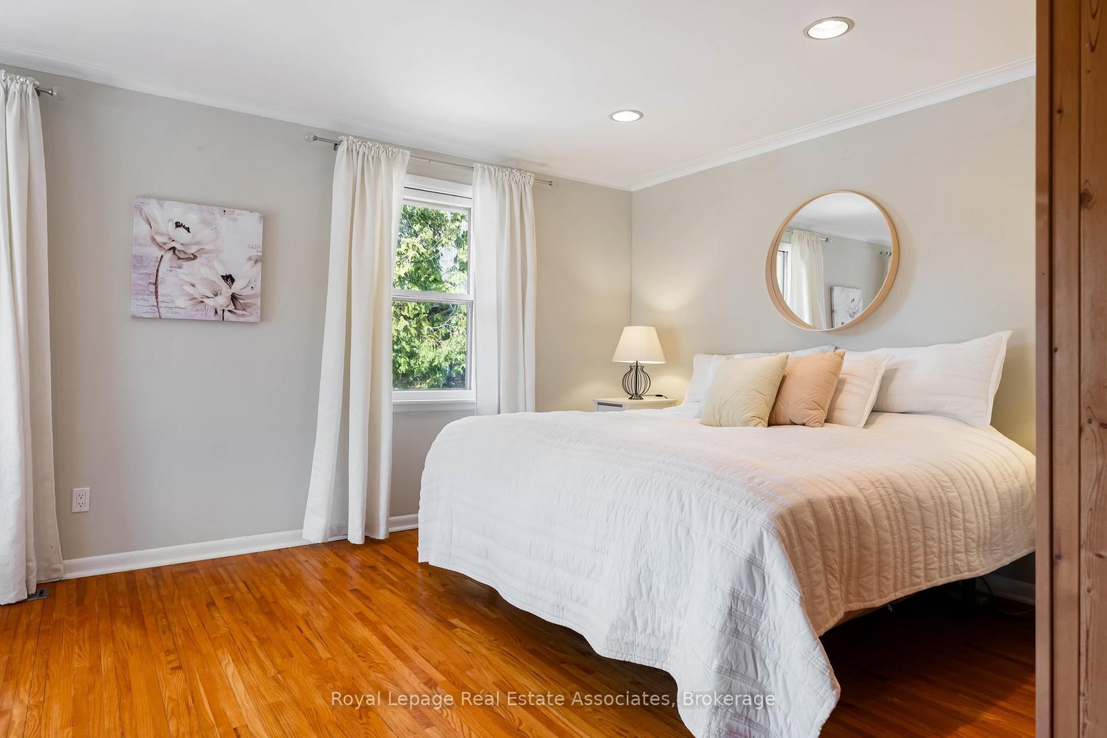 Detached House for sale at 8 Ann Street, Halton Hills, Ontario, L7G 2V2 - Georgetown - MLS: W12871886